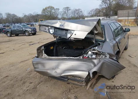 2004 Ford Crown Victoria Standard z USA, uszkodzony, nr VIN 2FAFP73W74X150599